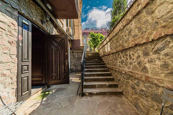 Gar’is hostel Maidan 3