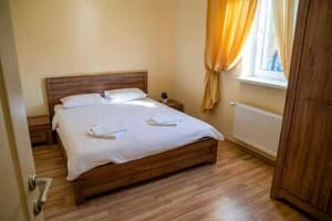 Апарт-отель Guest house Kiev forest. Апартаменты 5-местный с 3 спальнями 1