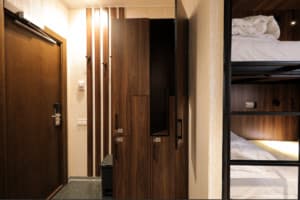 Хостел MISTO capsule hotel. Место в женском 6-местном номере Бесарабка (с окном) 8