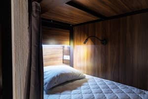 Хостел MISTO capsule hotel. Место в общем 6-местном номере  1