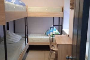 Хостел Межигорская. Место в общем 4-местном номере  1