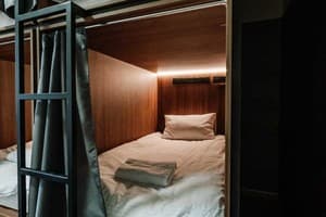 Отель Nesvit Capsule Hotel. Место в женском 8-местном номере  1