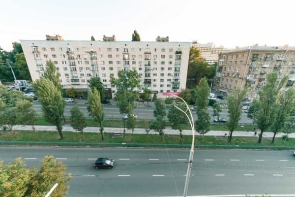 бульвар Леси Украинки 3 30