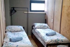 Хостел uaHOSTEL на Подоле. Место в женском двухместном номере  1