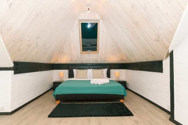 в центре города, по ул. Михайловская 16 3