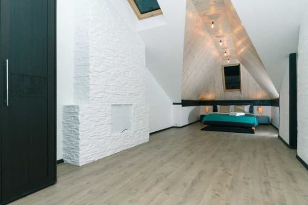 в центре города, по ул. Михайловская 16 5