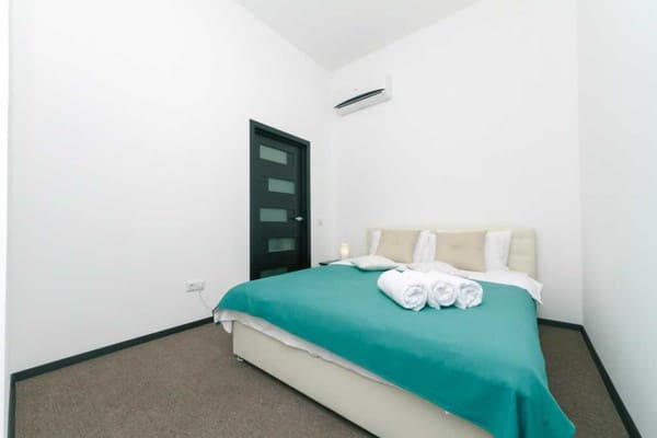 в центре города, по ул. Михайловская 16 7